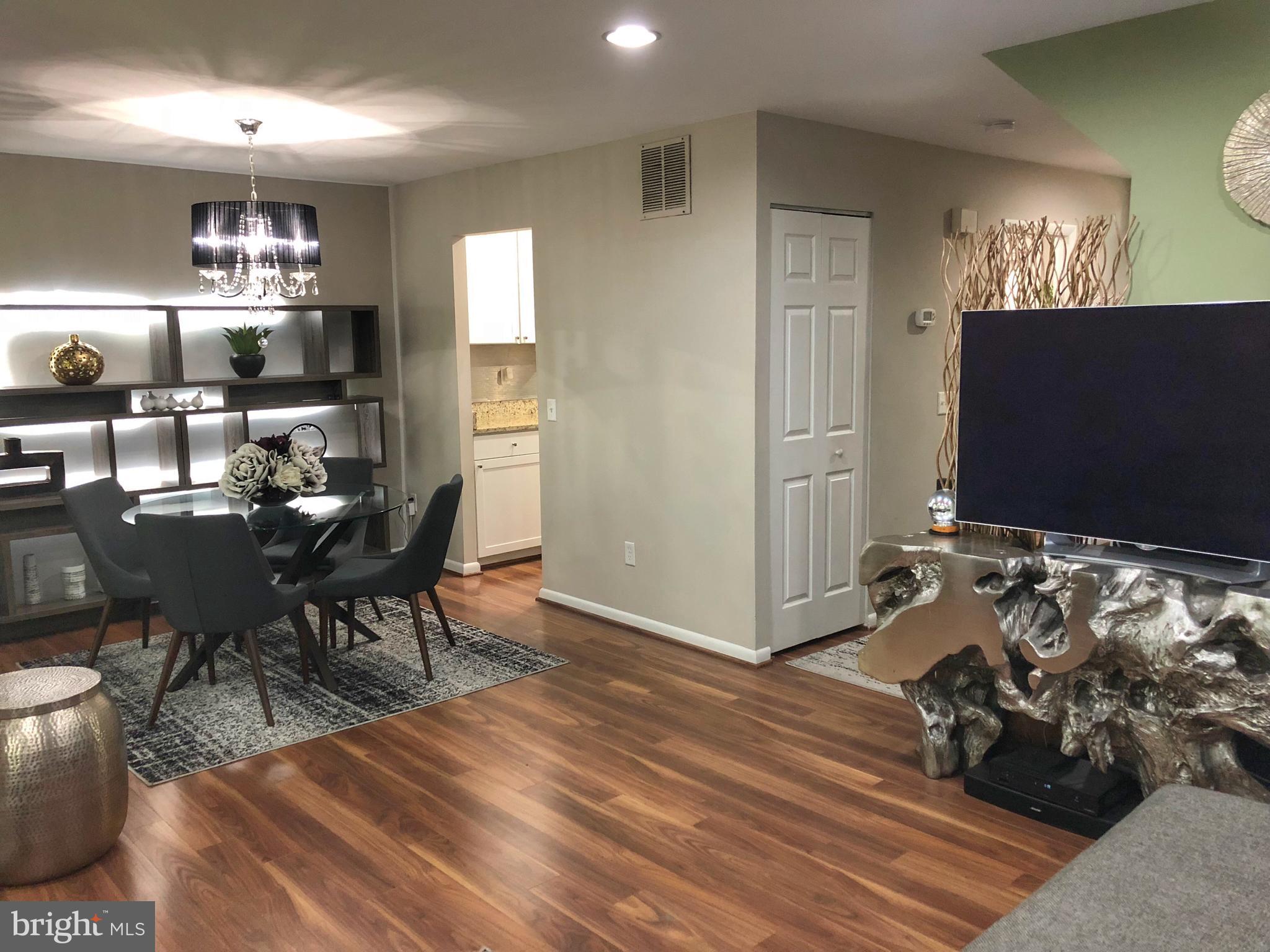 11839 Coopers Court Reston, VA 20191 - Photo 3 of 21 Interior (General)