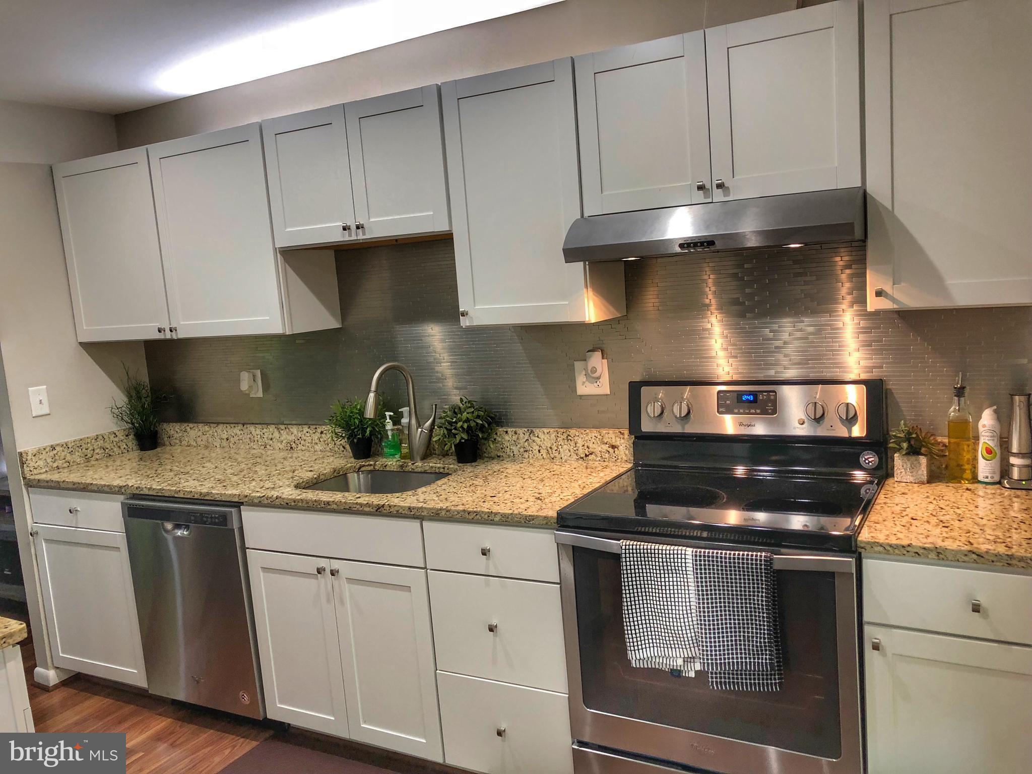 11839 Coopers Court Reston, VA 20191 - Photo 7 of 21 Kitchen
