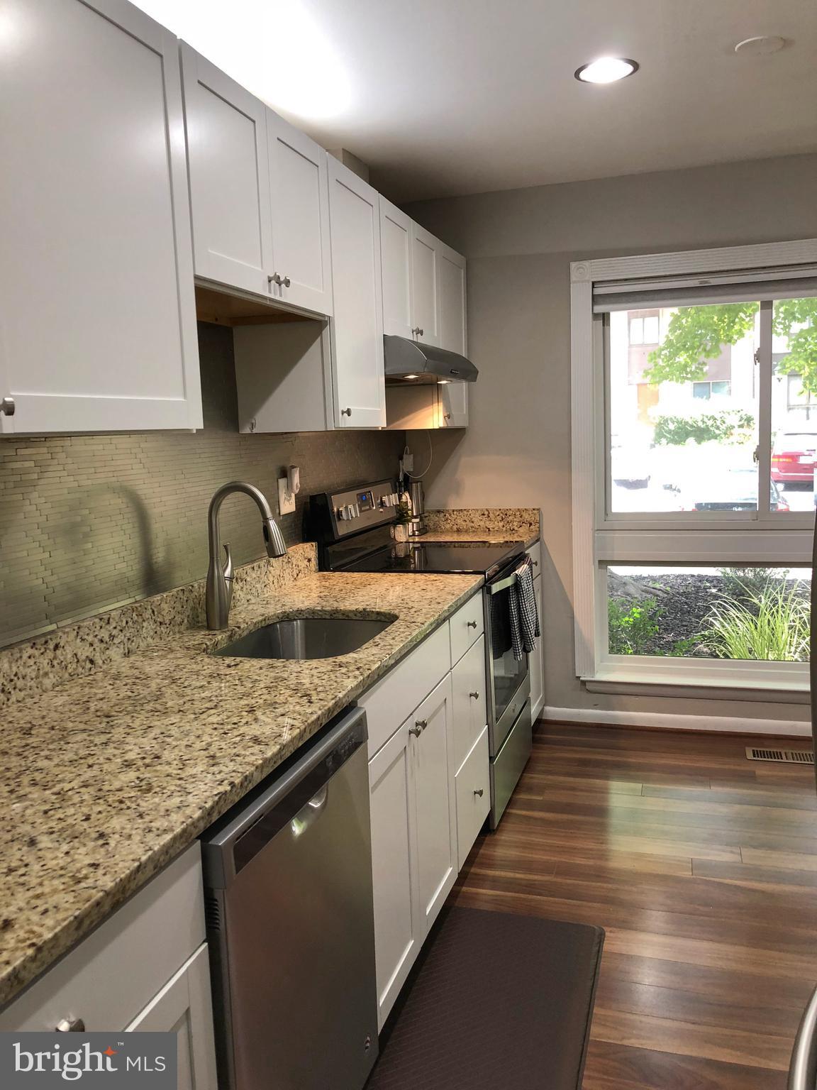 11839 Coopers Court Reston, VA 20191 - Photo 8 of 21 Kitchen