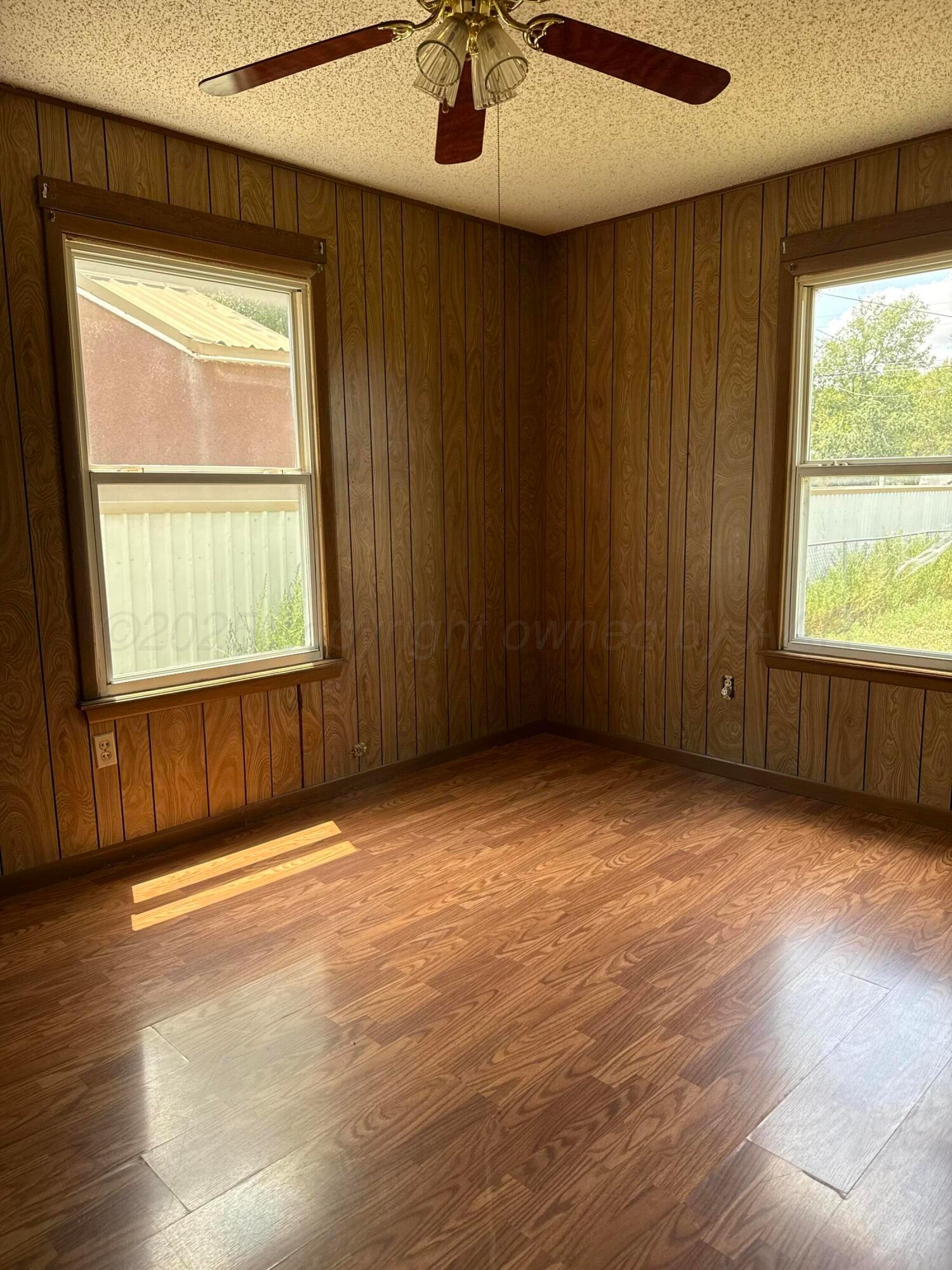 808 Ave P Sunray, TX 79086 - Photo 7 of 11 Bedroom 1