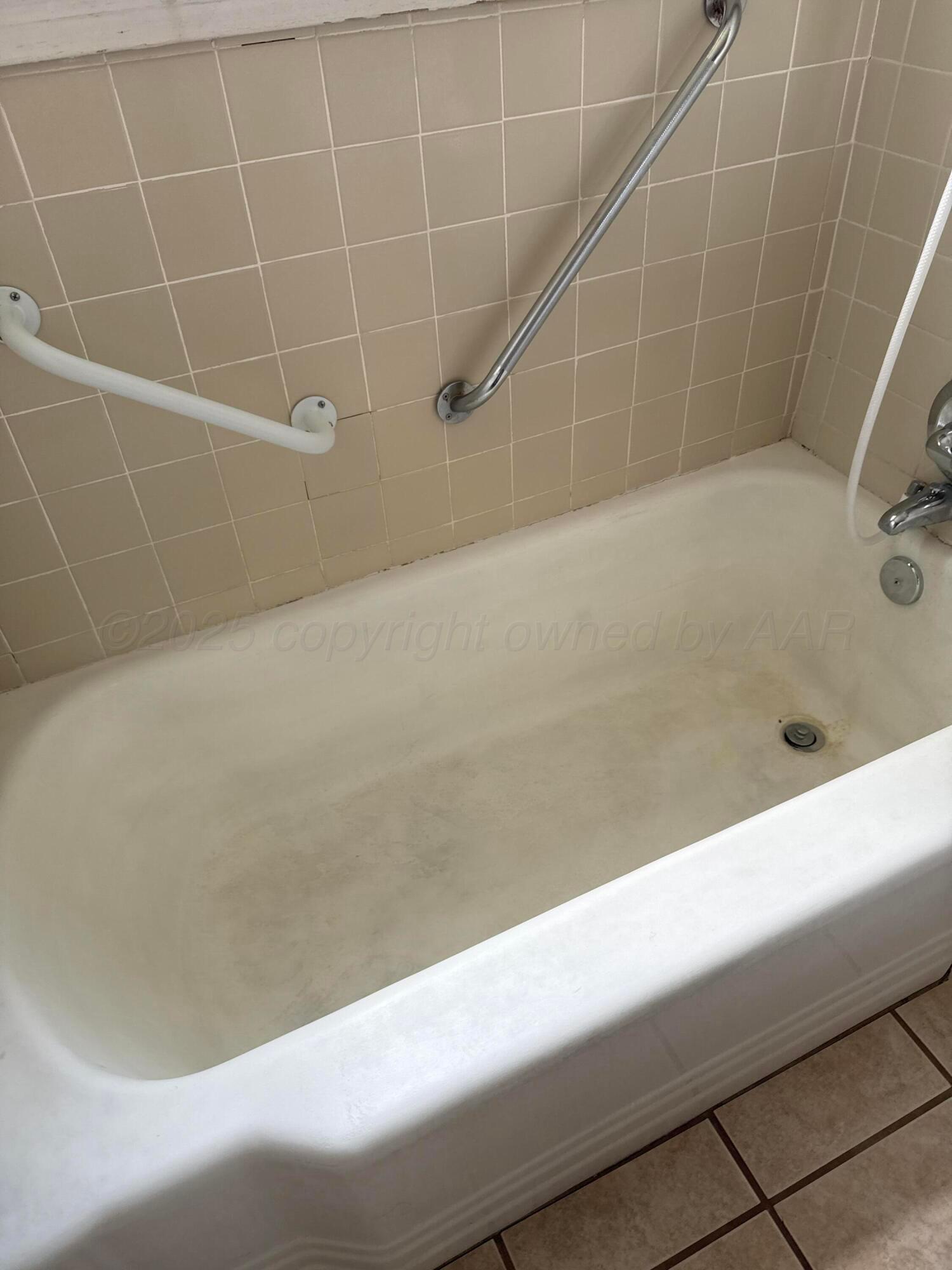 808 Ave P Sunray, TX 79086 - Photo 10 of 11 Bathroom