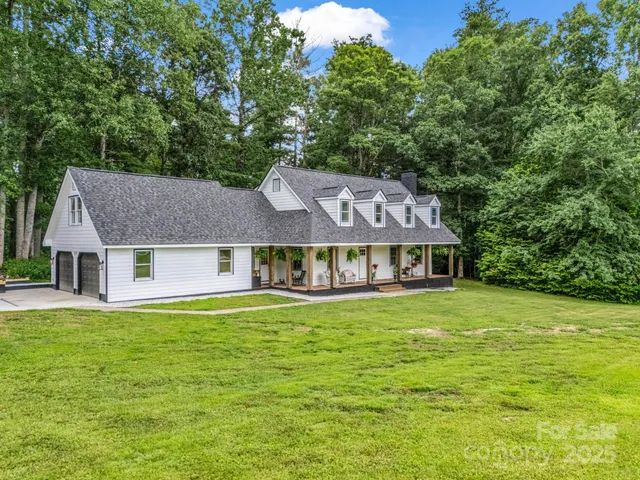 $698,500 | 213 Raintree Drive, Hendersonville, NC 28791