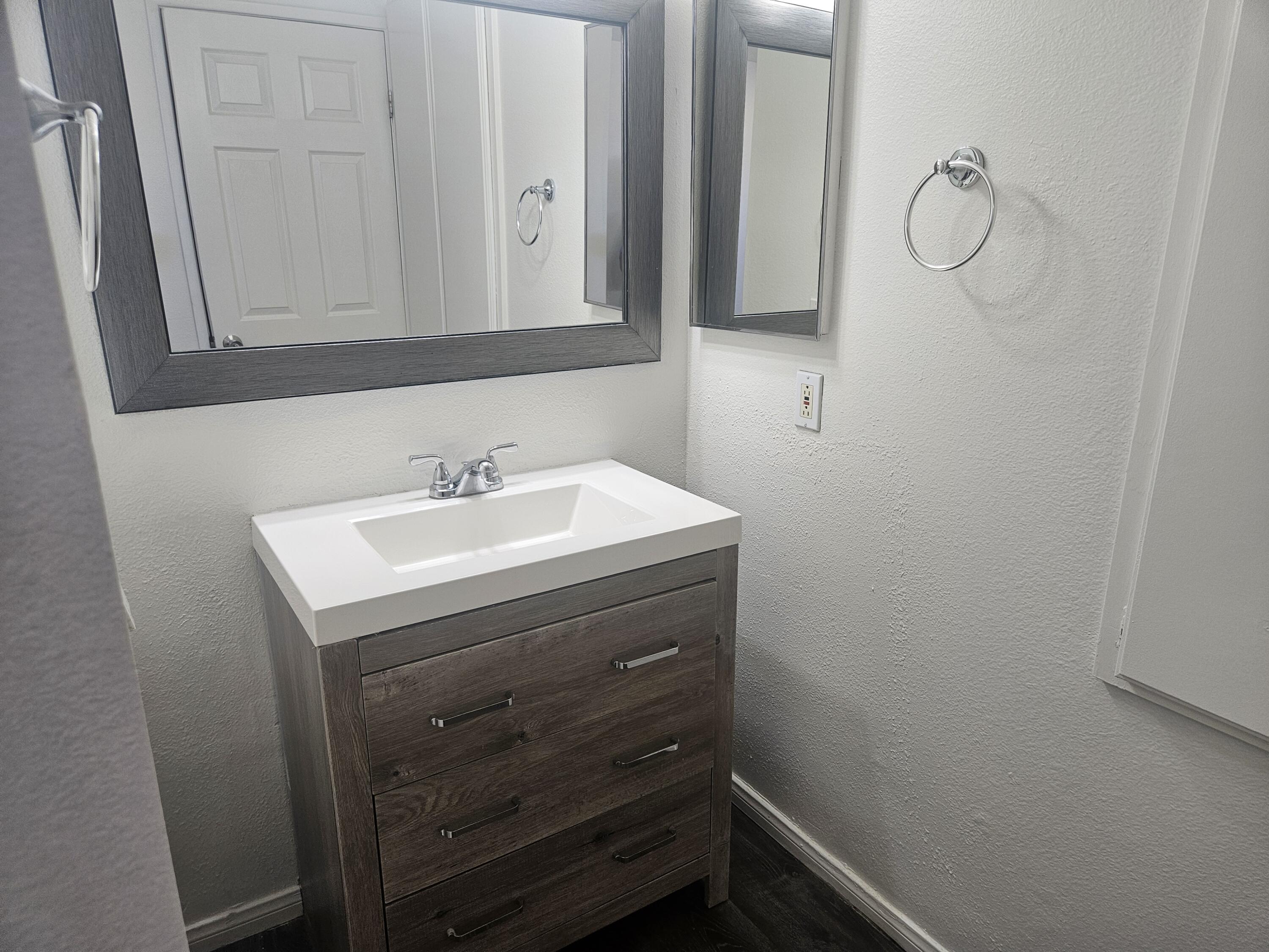 34177 Emily Way Rancho Mirage, CA 92270 - Photo 10 of 17 Bathroom
