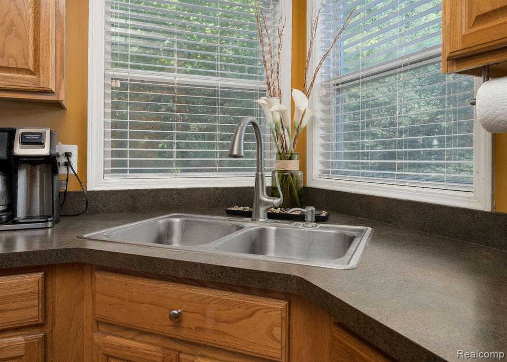 4363 Rohr Road Waterford, MI 48329 - Photo 11 of 40