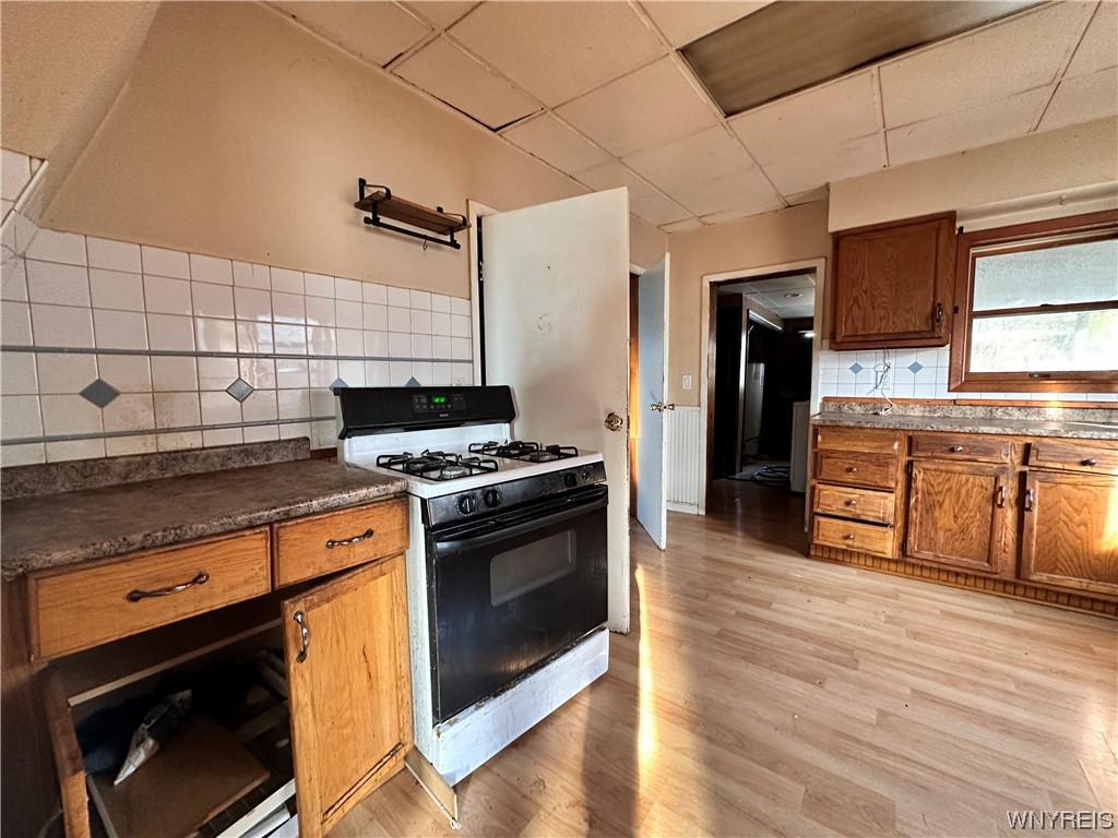 27 Hoffman Place Buffalo, NY 14207 - Photo 8 of 12