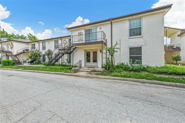 front view of house with a yard