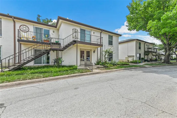 front view of house with a yard