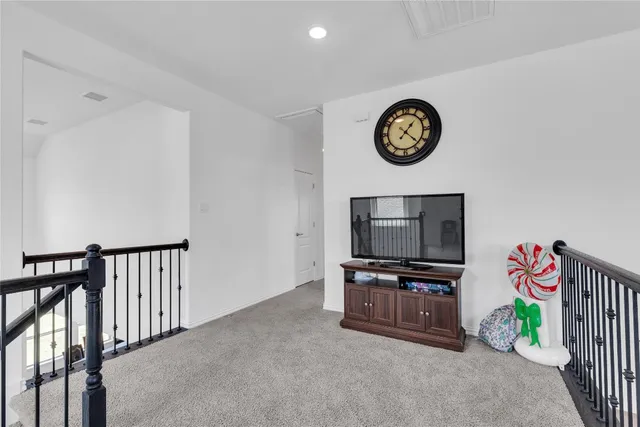 a view of livingroom with furniture