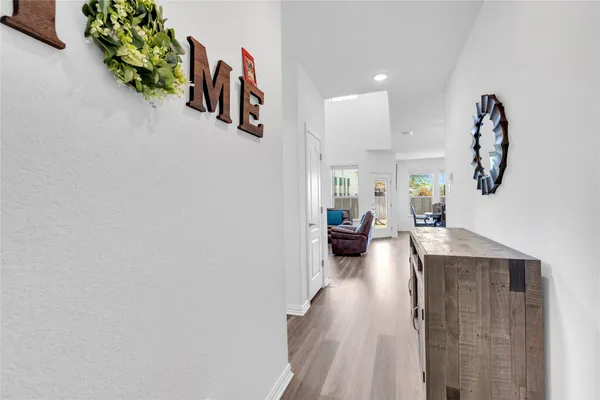 a view of livingroom with furniture