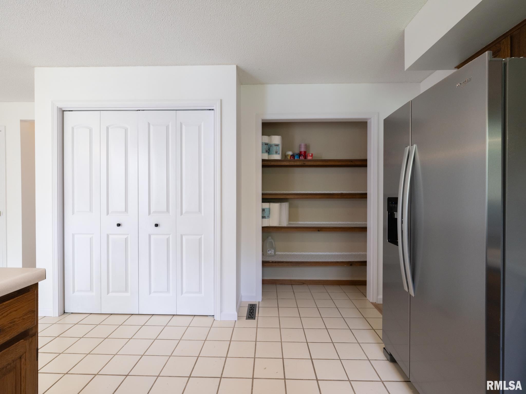 6607 North Camelot Road Peoria, IL 61615 - Photo 16 of 75