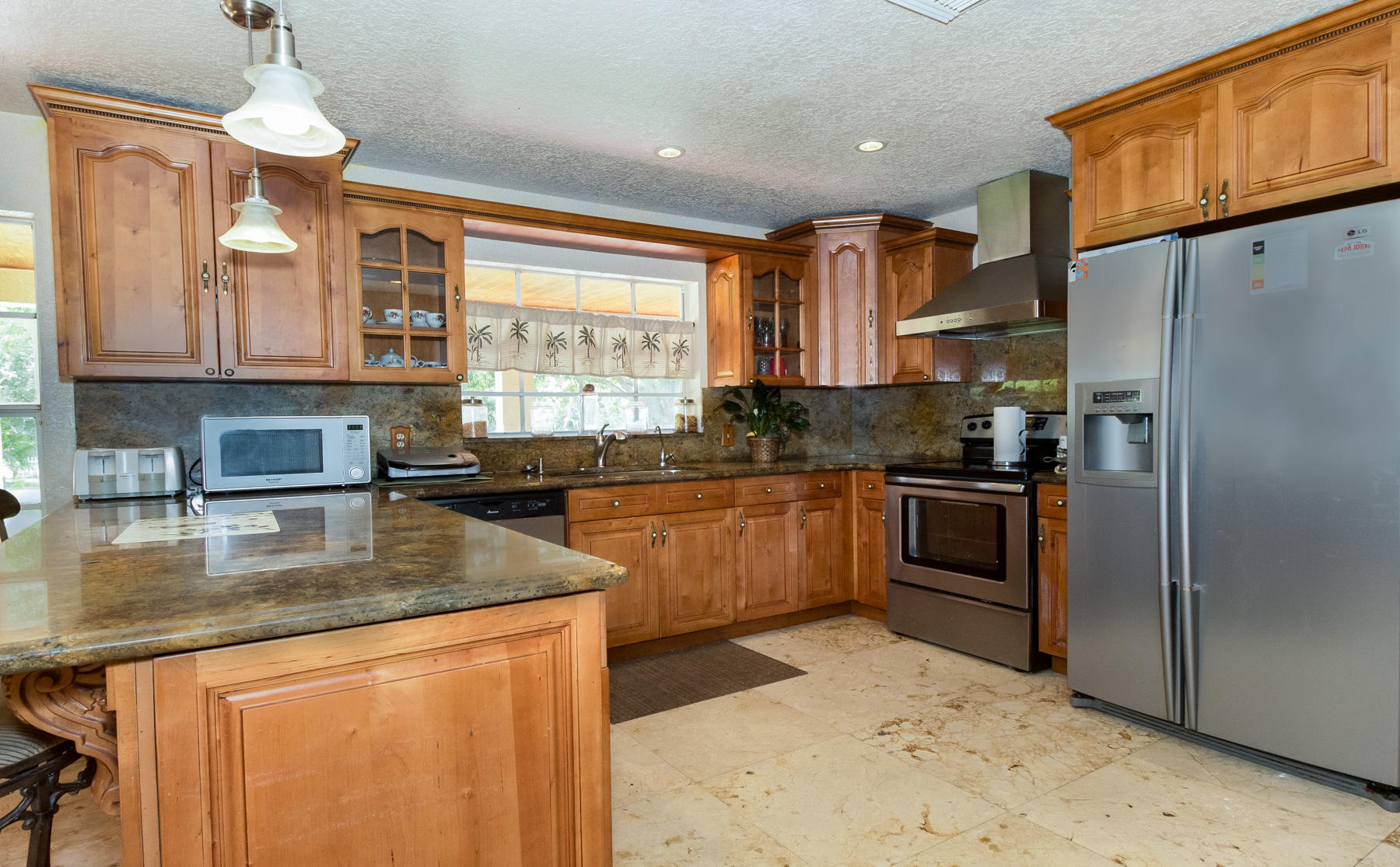 8506 Sawpine Road Delray Beach, FL 33446 - Photo 12 of 45 Living-10