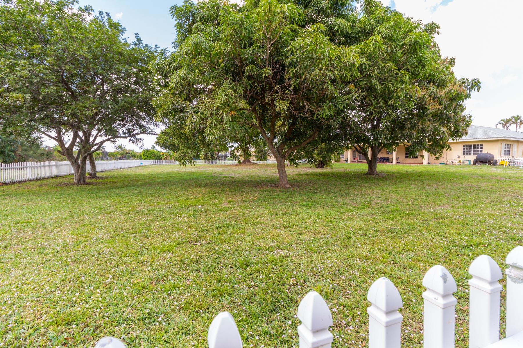 8506 Sawpine Road Delray Beach, FL 33446 - Photo 33 of 45 Living-33