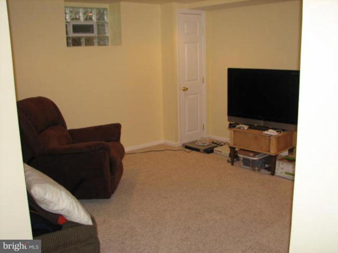 30 Dunmore Road Catonsville, MD 21228 - Photo 10 of 13 Family Room