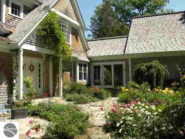 675 North Stony Point Road Suttons Bay, MI 49682 - Photo 3 of 13 1703002-2.JPG