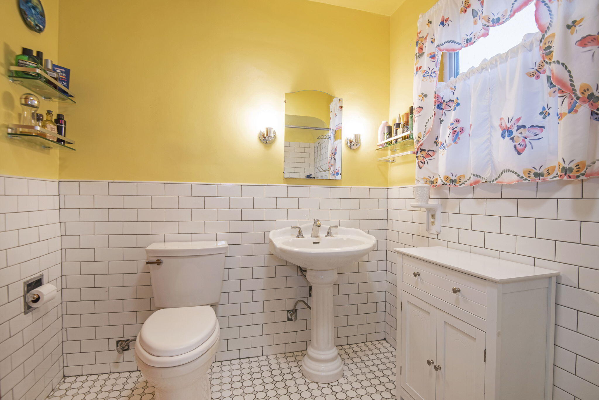 1955 Northeast Laughlin Road Prineville, OR 97754 - Photo 6 of 14 Bathroom