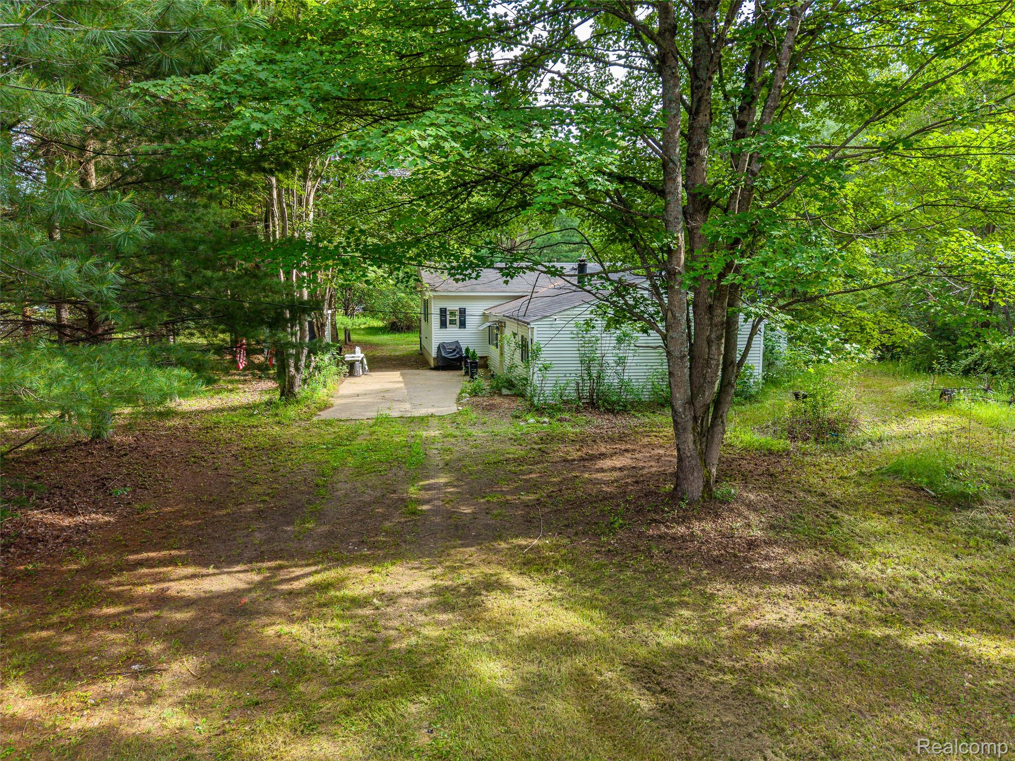 945 North Hockaday Road Gladwin, MI 48624 - Photo 23 of 25 Private locale