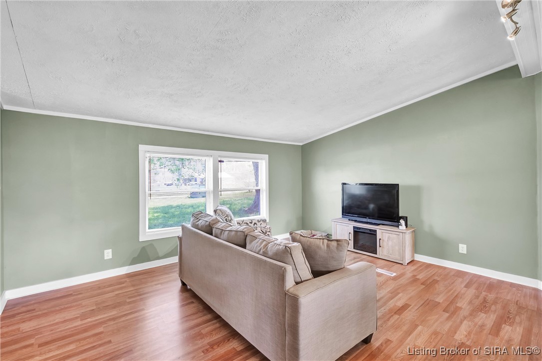 9611 Giltner Road Nabb, IN 47147 - Photo 5 of 46