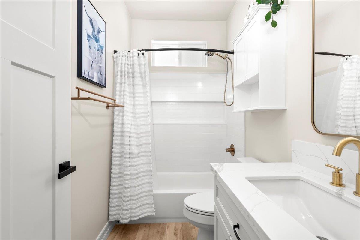 3775 Bell Road Auburn, CA 95603 - Photo 40 of 45 a bathroom with a sink toilet and shower