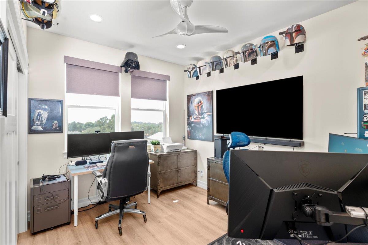 3775 Bell Road Auburn, CA 95603 - Photo 41 of 45 a view of a livingroom with workspace and a window