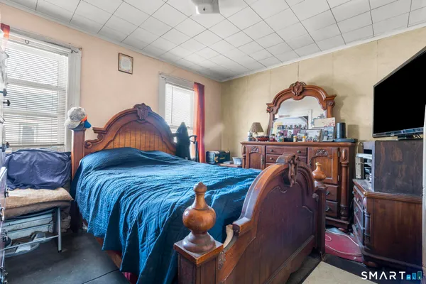 $369,990 | 17-19 Rennell Street, Bridgeport, CT 06604