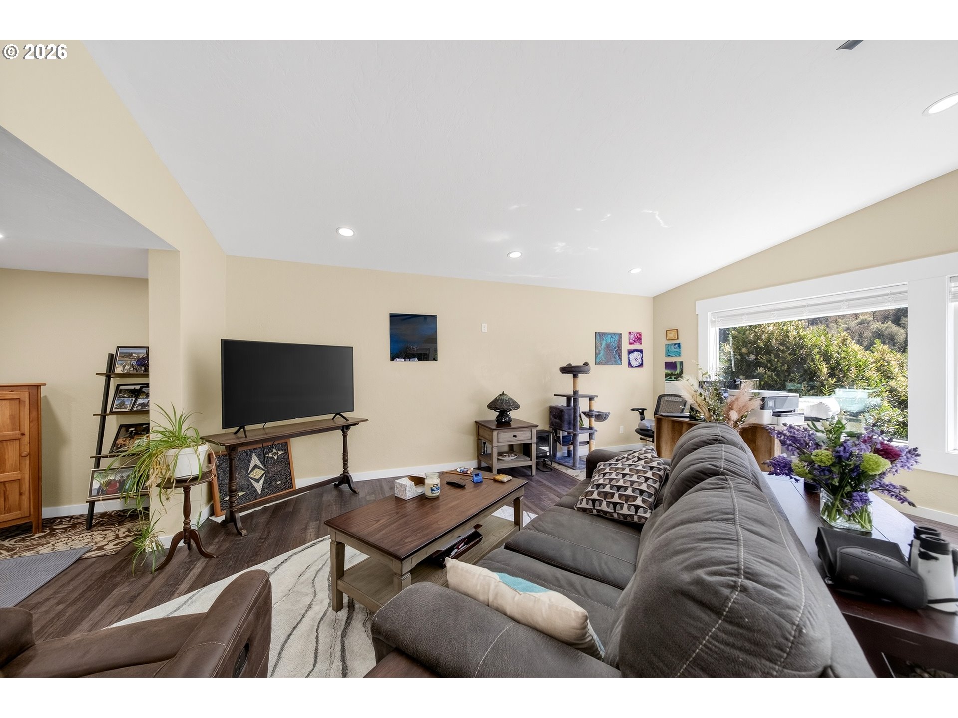 856 Scottsburg Road West Scottsburg, OR 97473 - Photo 23 of 47 Great Room