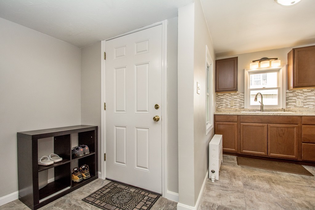 7 Crillon Road Worcester, MA 01605 - Photo 13 of 30 Gallery Image 13