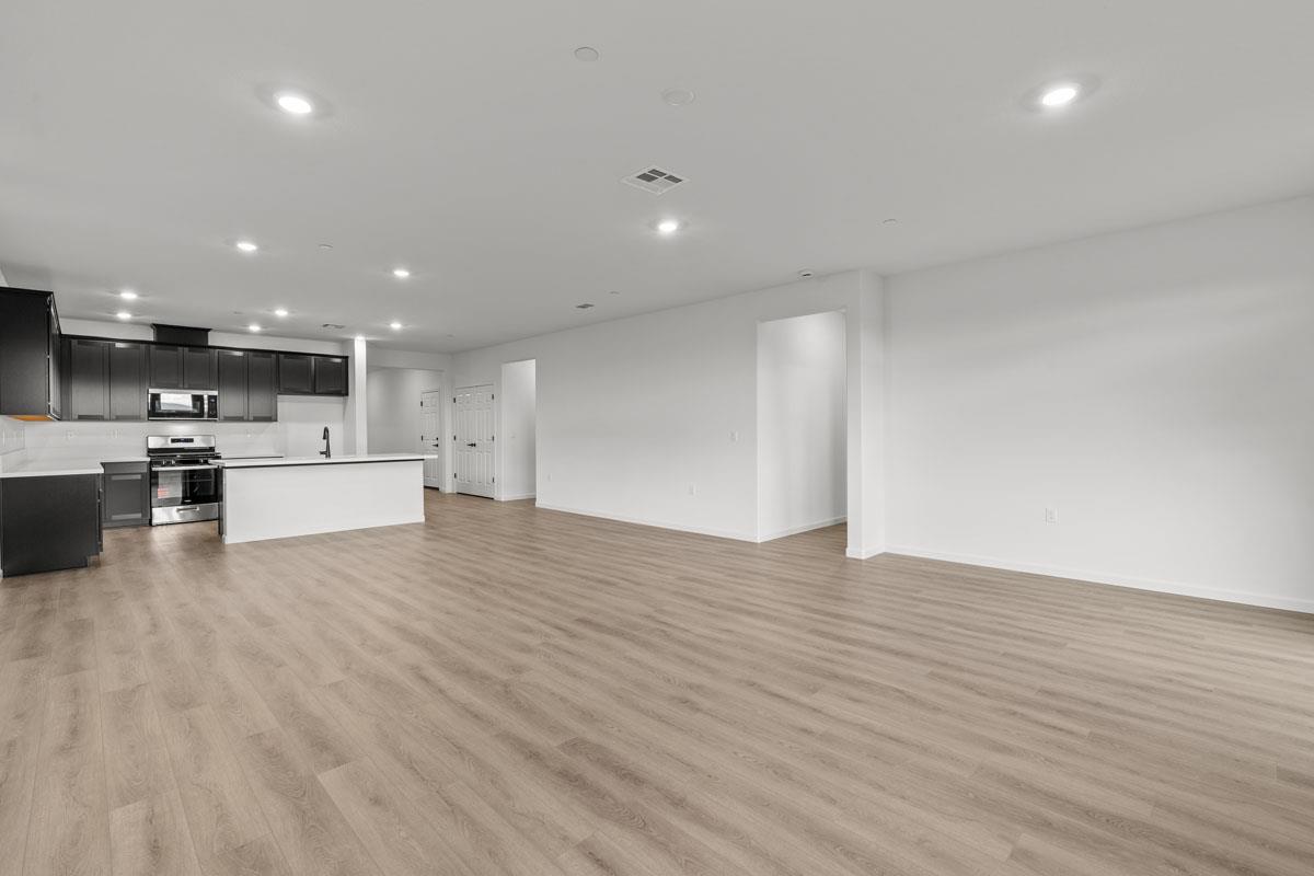 909 Zennor Place Patterson, CA 95363 - Photo 3 of 20