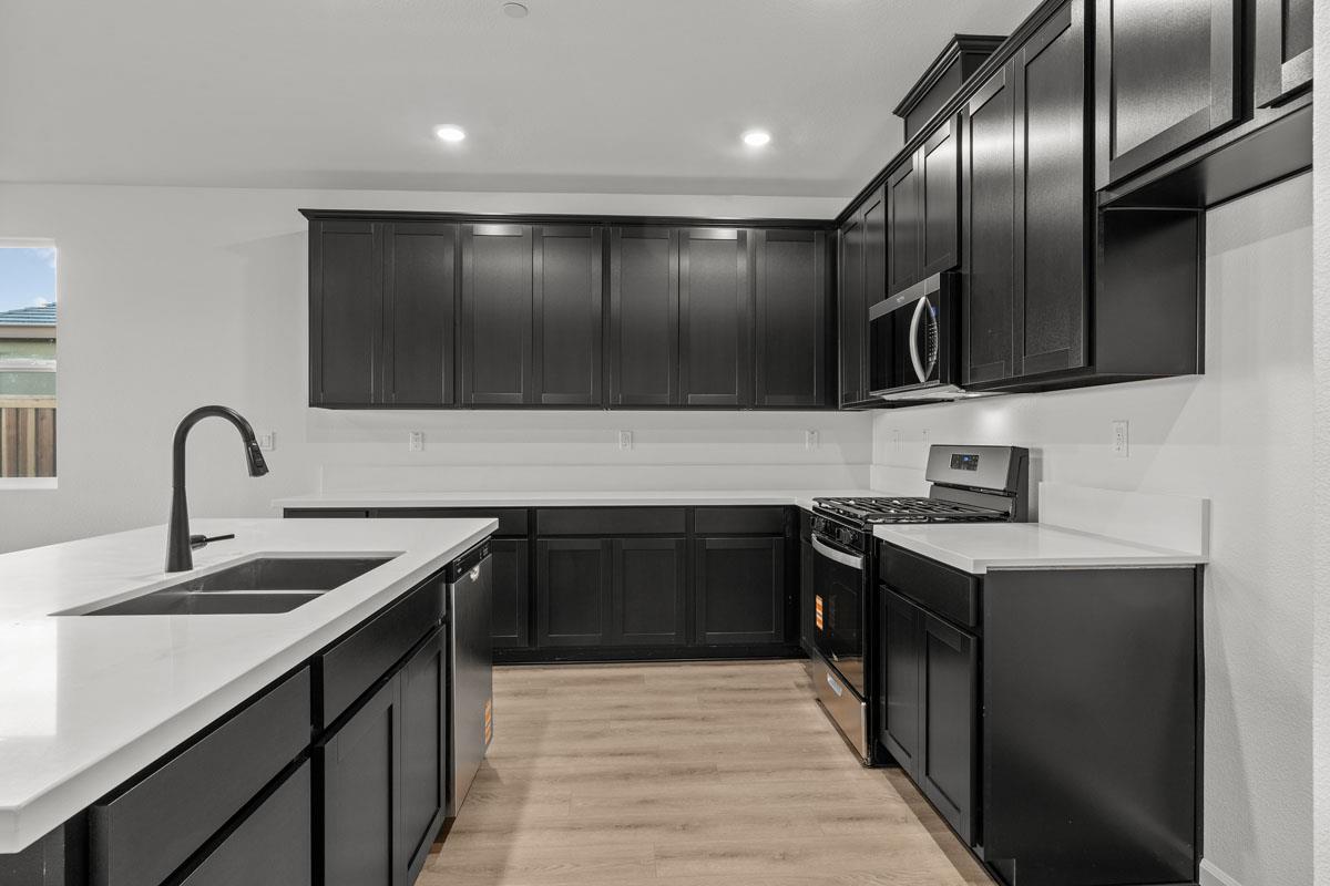 909 Zennor Place Patterson, CA 95363 - Photo 4 of 20