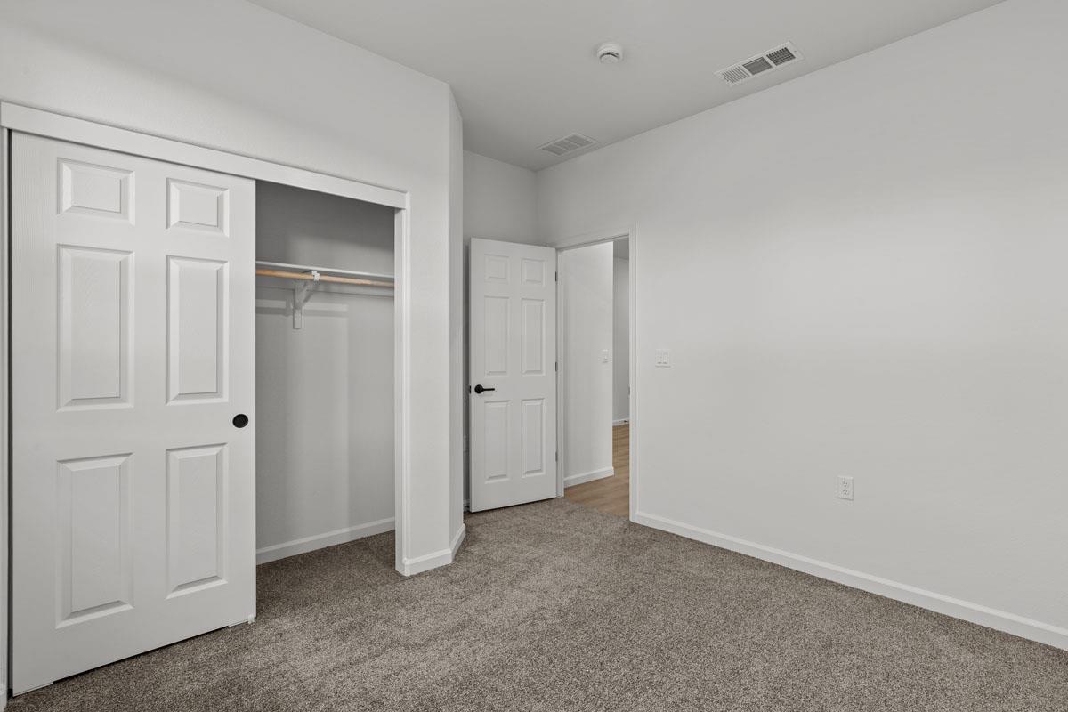 909 Zennor Place Patterson, CA 95363 - Photo 7 of 20