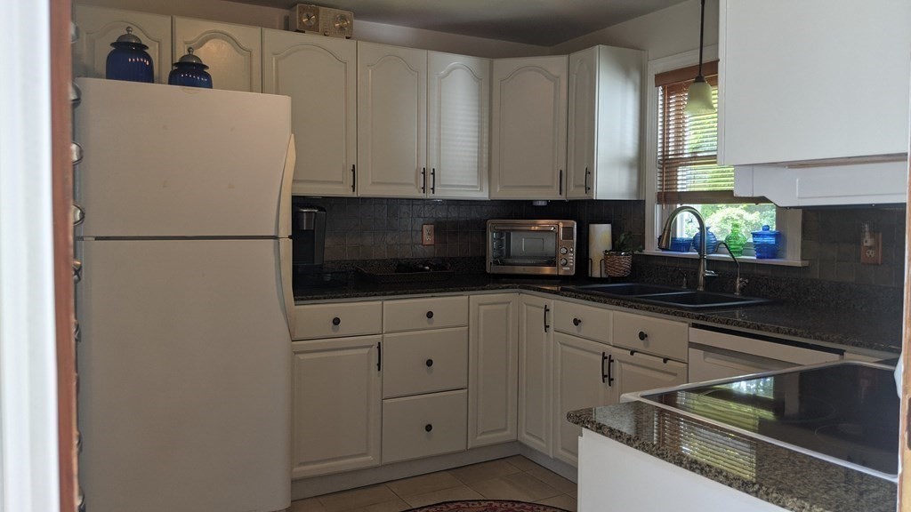 18 Benjamin Road Worcester, MA 01602 - Photo 14 of 32 Gallery Image 14