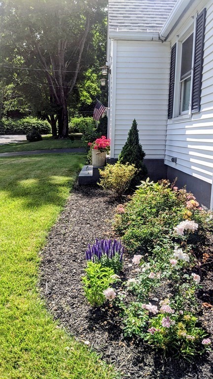 18 Benjamin Road Worcester, MA 01602 - Photo 3 of 32 Gallery Image 3