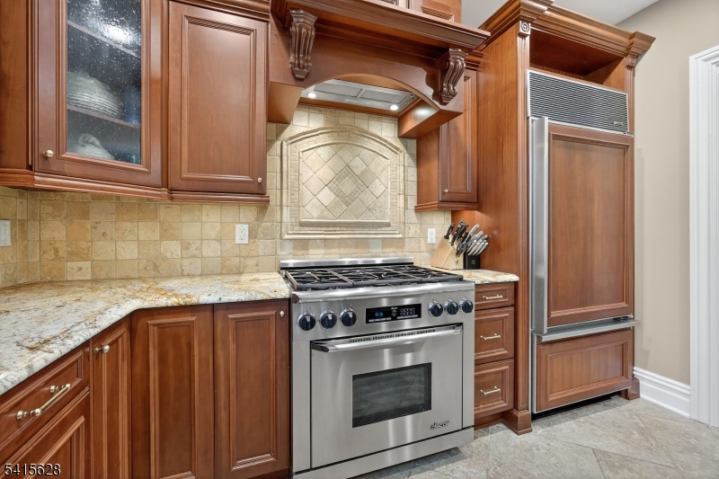 14 Jenny Layne Road Vernon, NJ 07461 - Photo 12 of 42 a kitchen with a stove and a sink