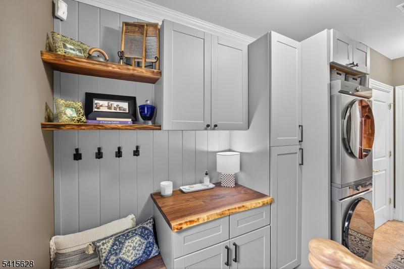 14 Jenny Layne Road Vernon, NJ 07461 - Photo 18 of 42 a utility room with multiple dryer and washer