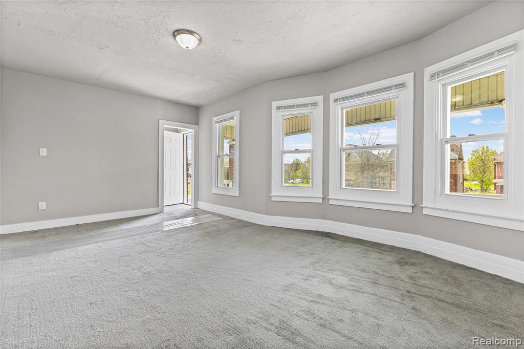 3010 Montclair Street Detroit, MI 48214 - Photo 38 of 61