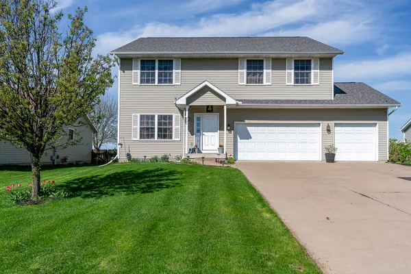 $499,900 | 6524 International Drive, Bettendorf, IA 52722
