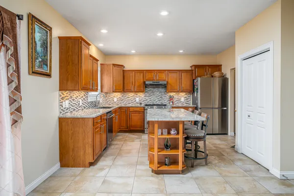$499,900 | 6524 International Drive, Bettendorf, IA 52722