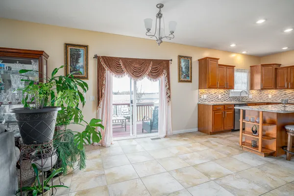 $499,900 | 6524 International Drive, Bettendorf, IA 52722