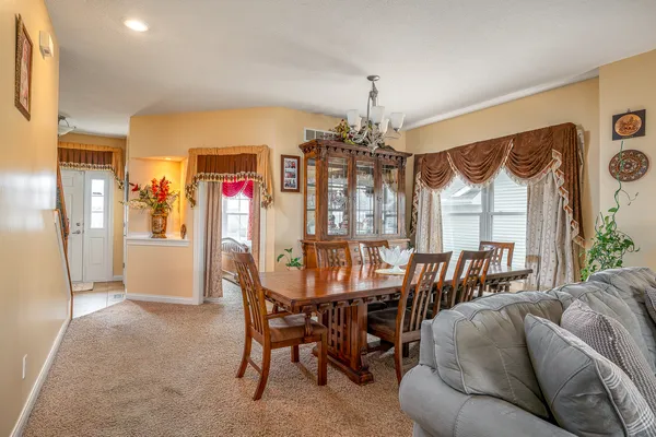 $499,900 | 6524 International Drive, Bettendorf, IA 52722