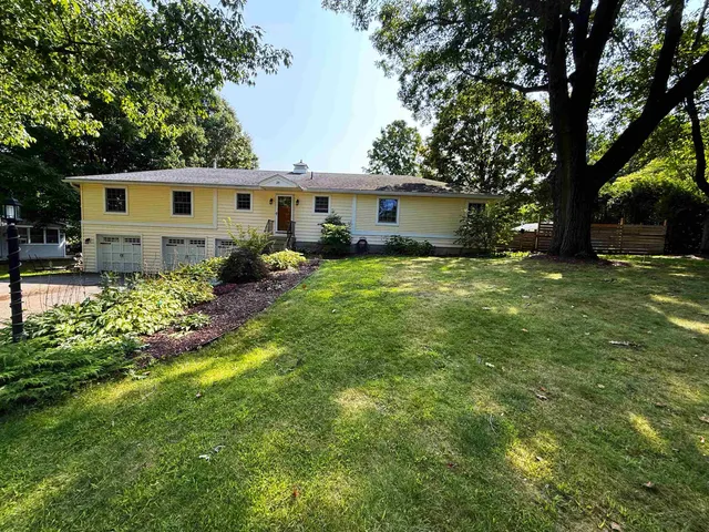 $636,000 | 25 Country Club Drive, South Burlington, VT 05403