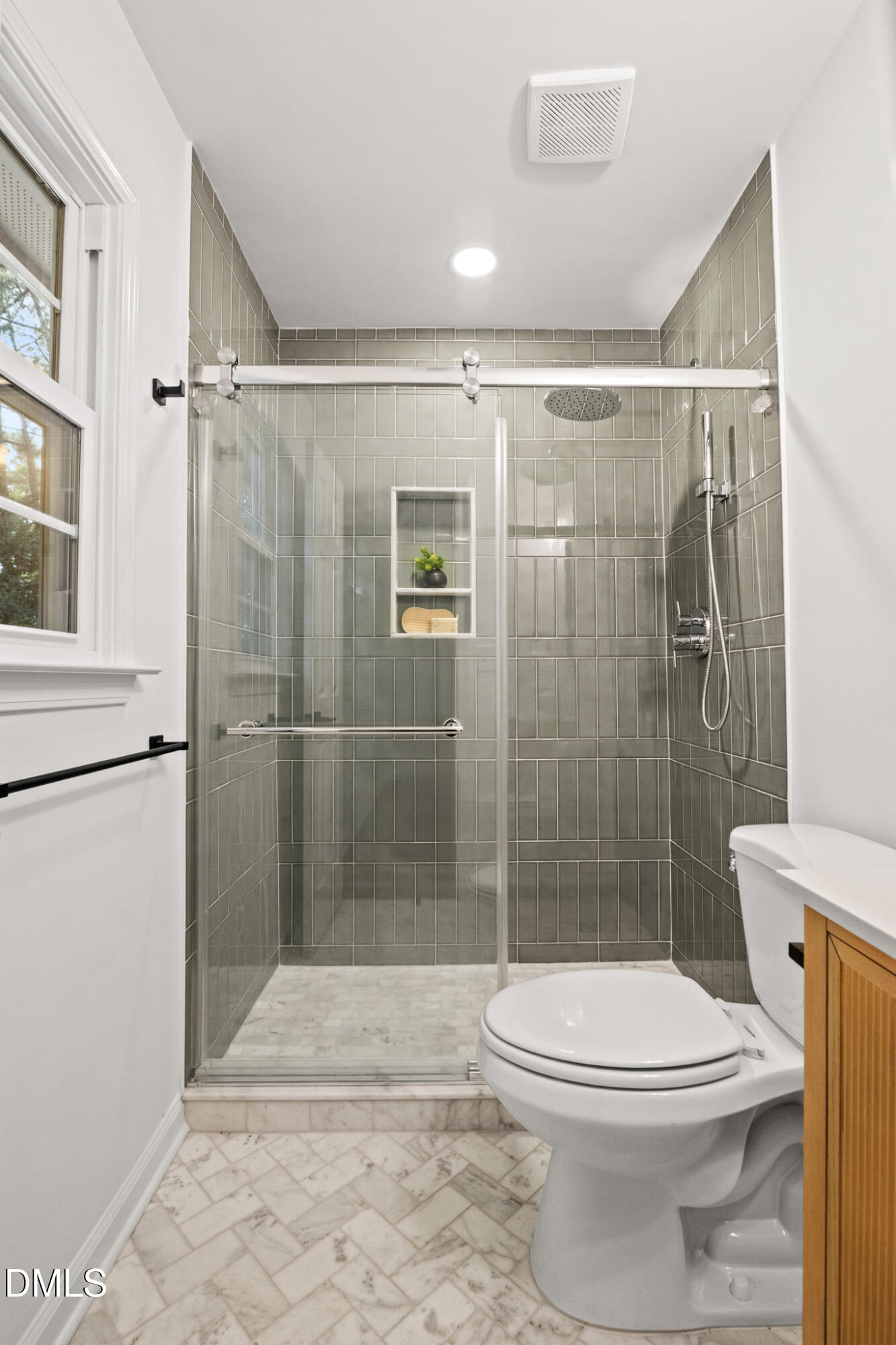 3509 Morningside Drive Raleigh, NC 27607 - Photo 29 of 49 a bathroom with a toilet and a shower