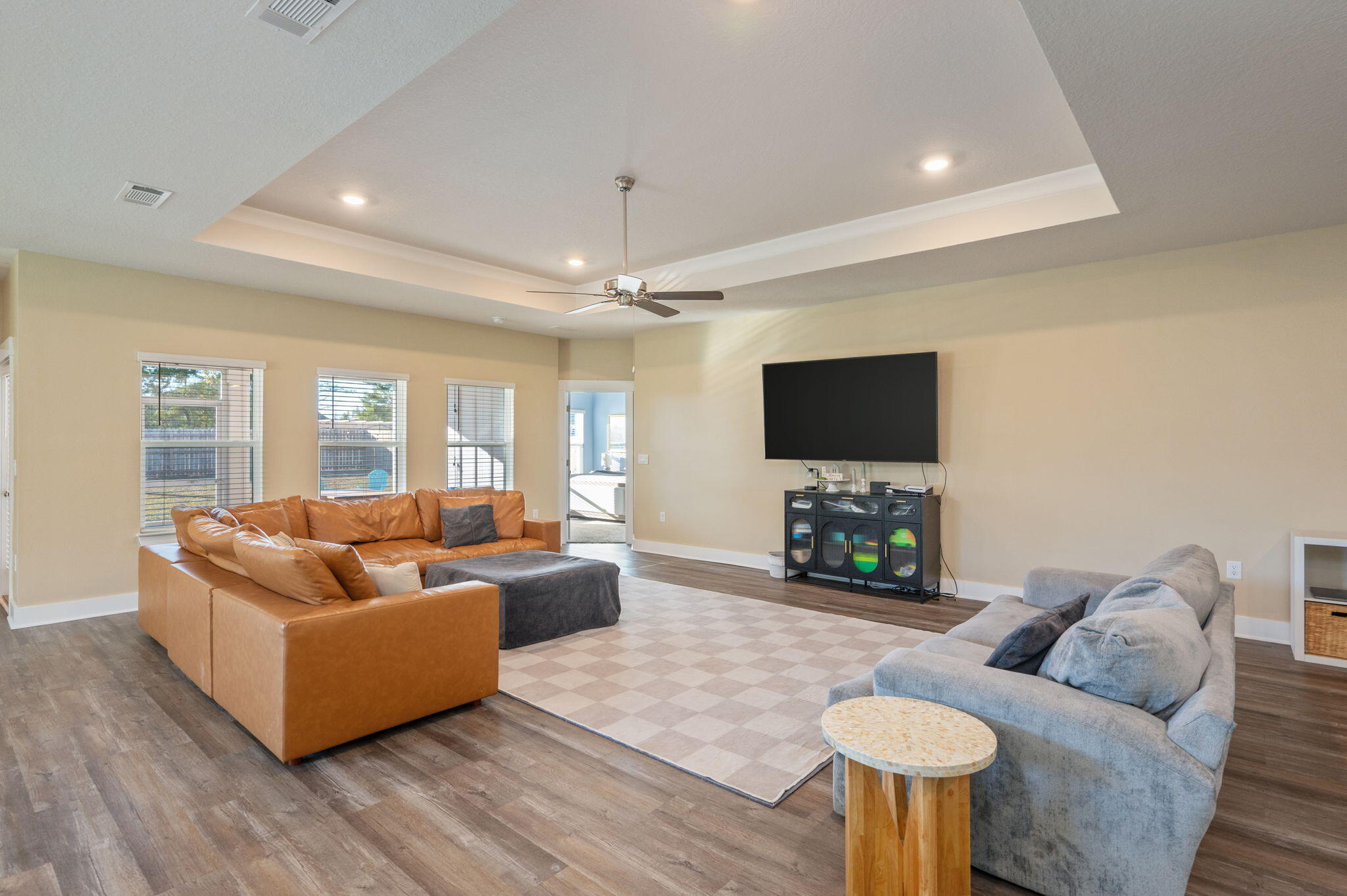704 Quintana Street Crestview, FL 32539 - Photo 9 of 40 Livingroom