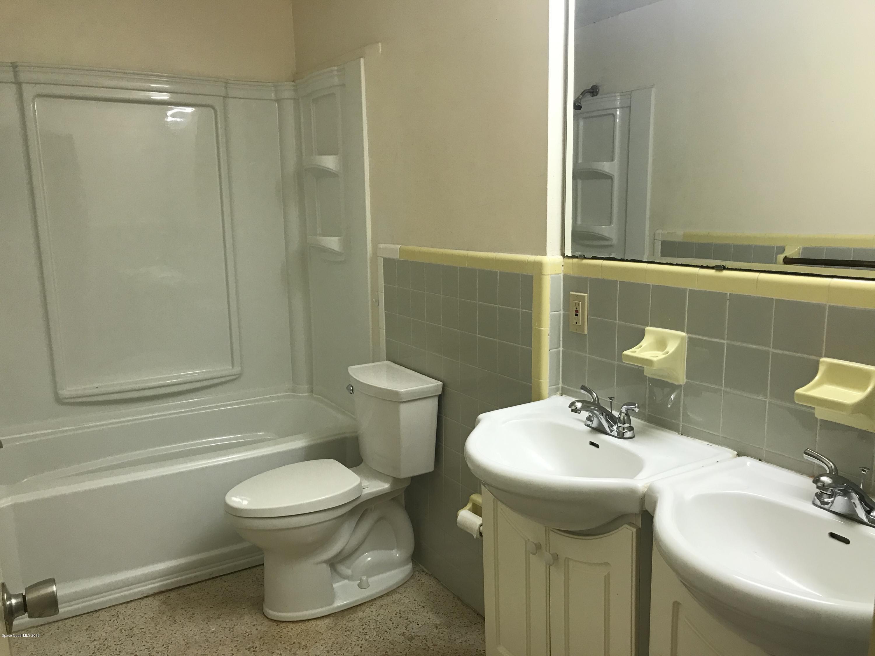 1858 Croton Road Melbourne, FL 32935 - Photo 4 of 11 Bathroom2