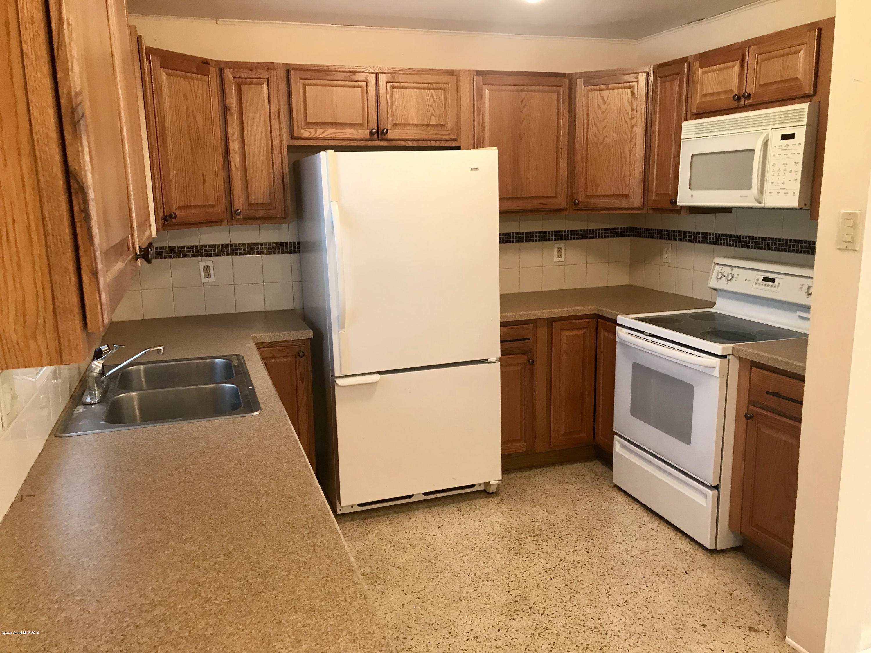 1858 Croton Road Melbourne, FL 32935 - Photo 6 of 11 Kitchen