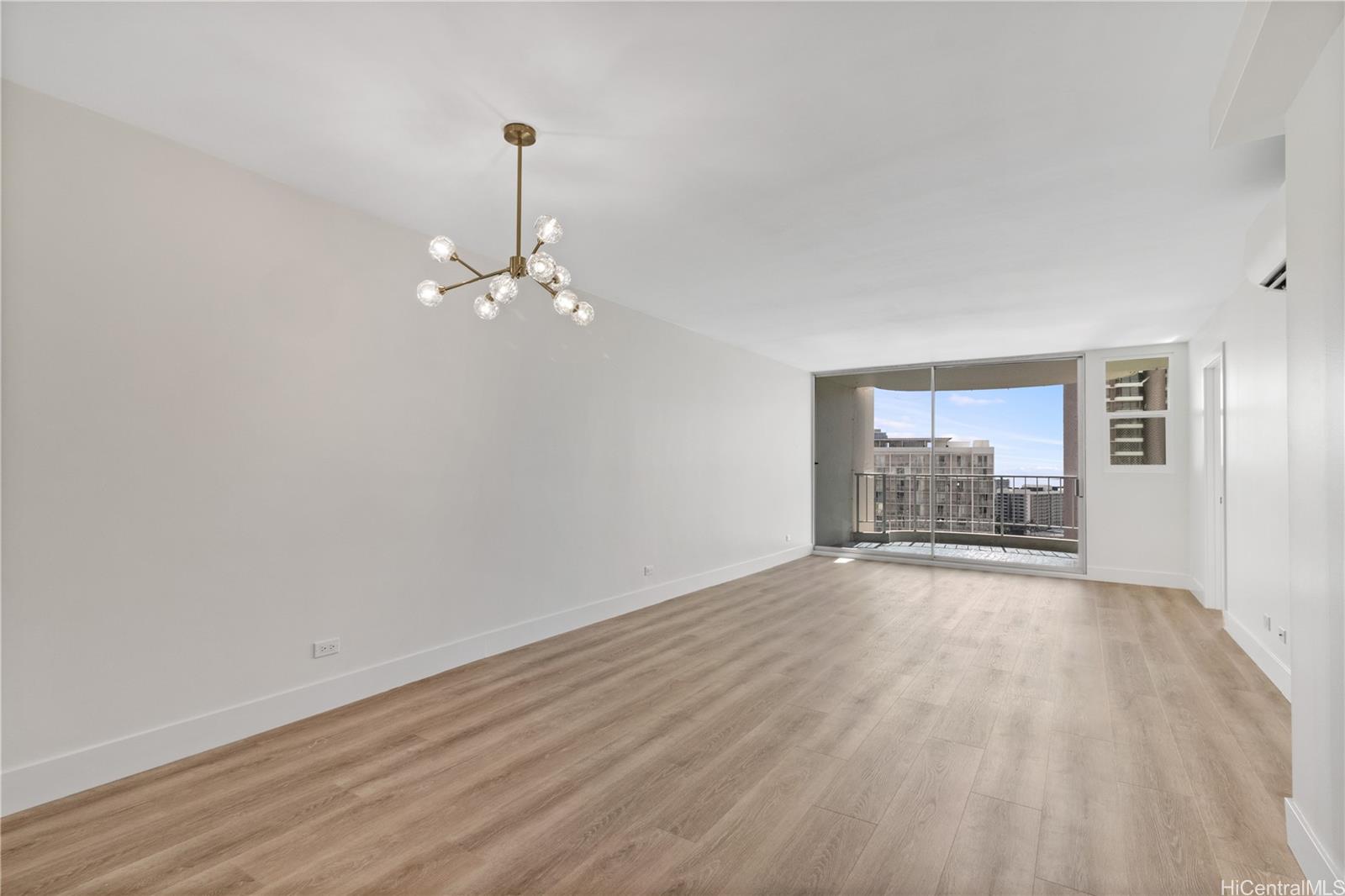 469 Ena Road, Unit 2304 Honolulu, HI 96815 - Photo 2 of 25 Bright, spacious living & dining room with an open, welcoming flow