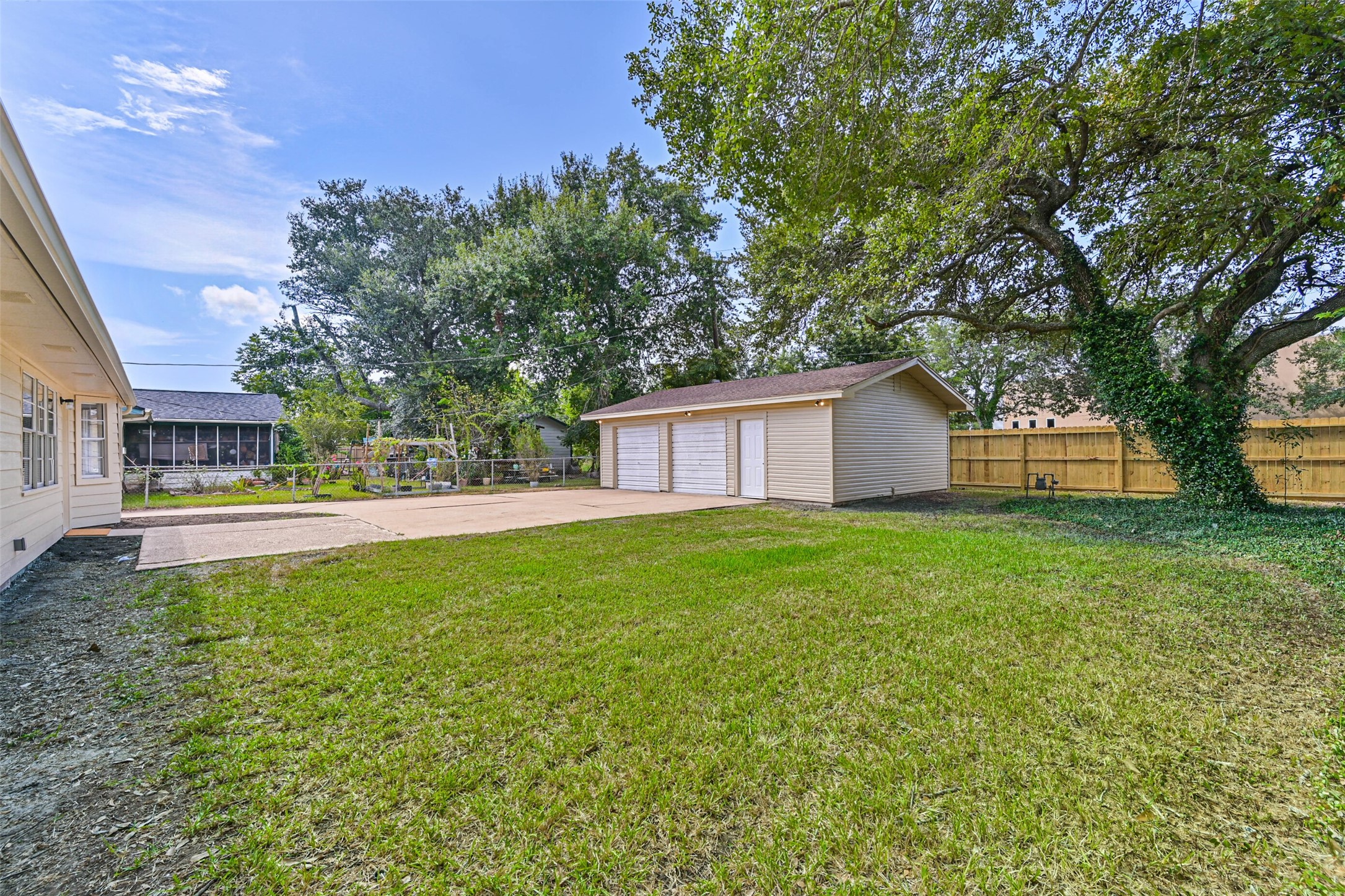 117 Dallas Street Angleton, TX 77515 - Photo 38 of 39 Gallery Image 38
