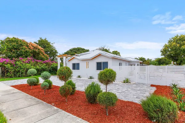 $6,500 | 202 Southeast 4th Street, Delray Beach, FL 33483