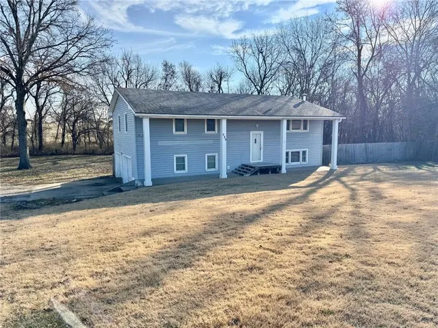 $250,000 | 589 Highway 13, Warrensburg, MO 64093