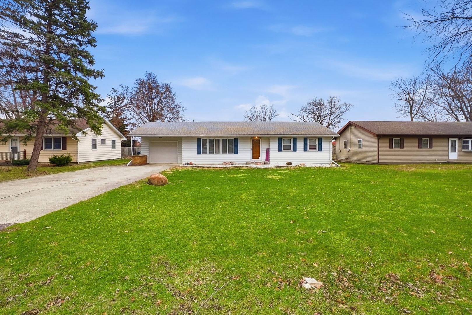 101 South 4080 W Road Kankakee, IL 60901 - Photo 19 of 21 a view of a house with a big yard and large trees
