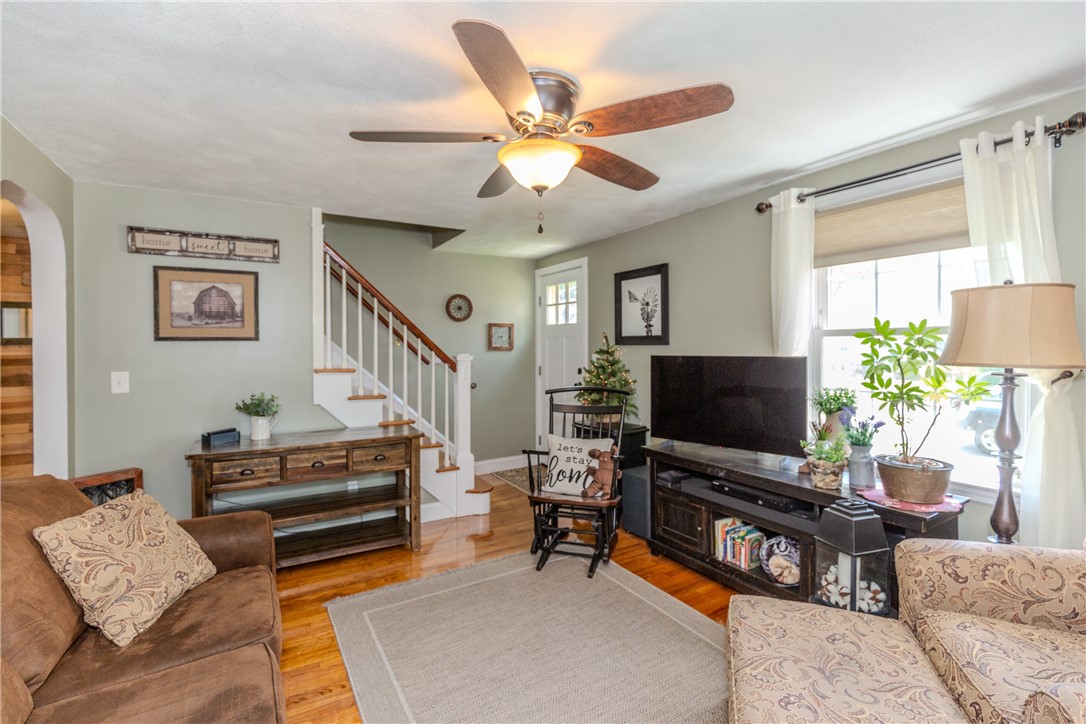 43 Haverford Road Warwick, RI 02886 - Photo 5 of 47 Gallery Image 5