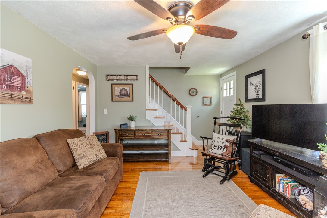 43 Haverford Road Warwick, RI 02886 - Photo 8 of 47 Gallery Image 8